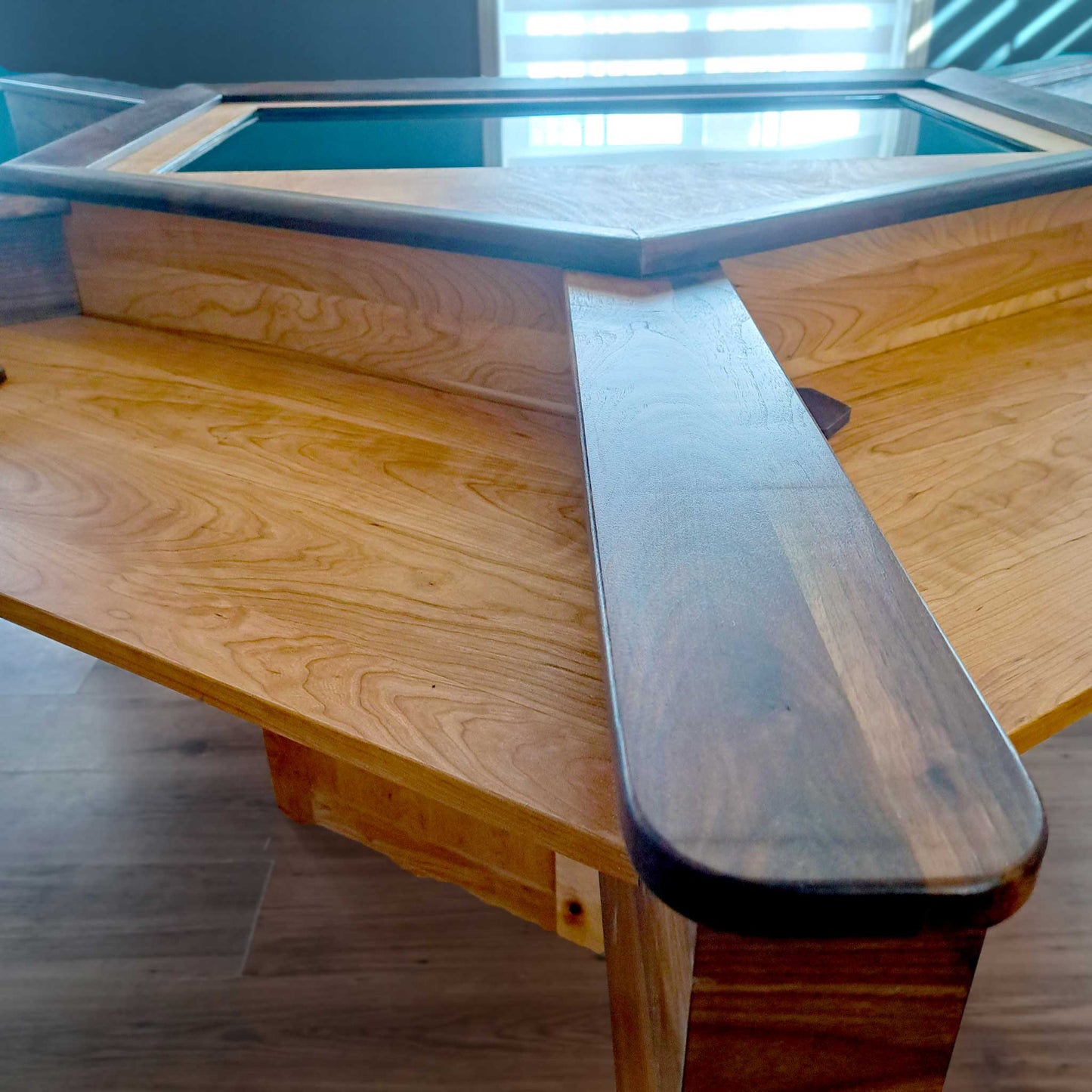 Table Pentagonia