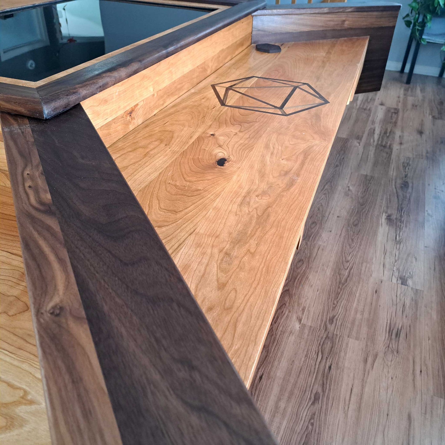 Table Pentagonia