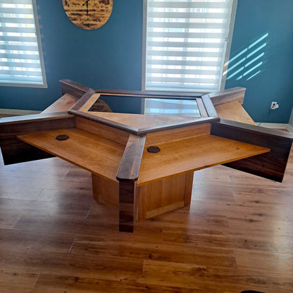 Pentagonia table
