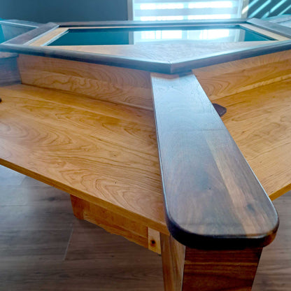 Pentagonia table