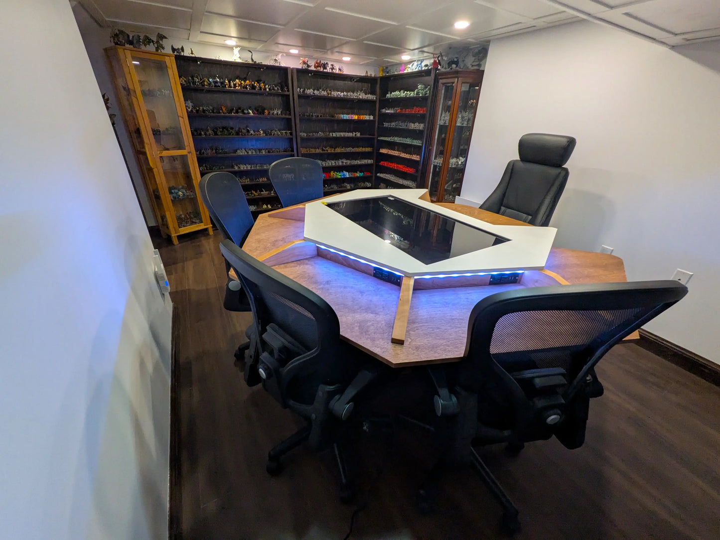 Table Pentagonia